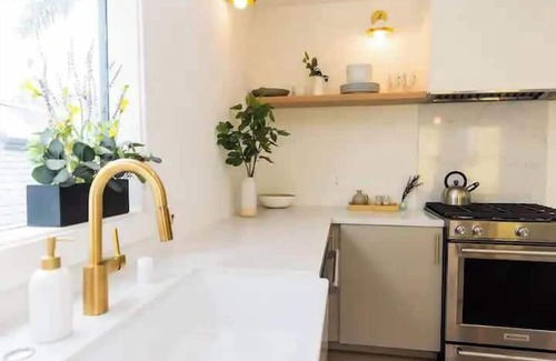 Little Italy Casa | Bright, Spacious 4 BD in the Heart of Little Italy