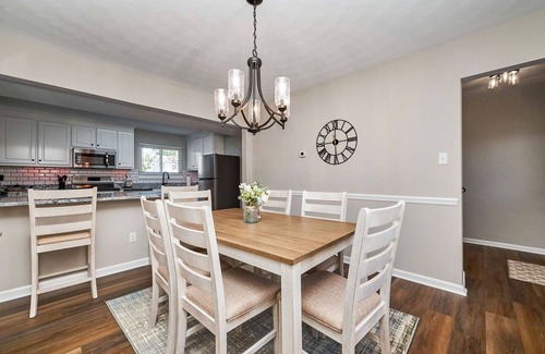 Hampton Casa | 4BD home with gameroom and pool, close to Langley & PTC!