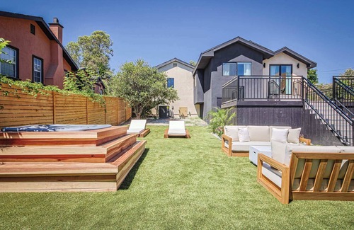 Los Feliz Casa | 4BD LA Villa with Jacuzzi, Sauna, and Outdoor Blis