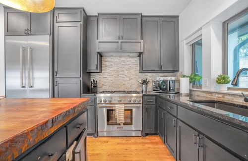 Rosewood Casa | 4bd Luxury Retreat near Downtown w/ King Bed Suite