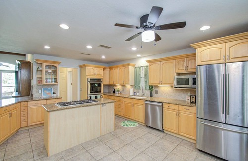 Conroe Casa | 4BD - Pool & Movie Theater - Lake Conroe Nearby