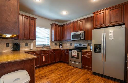 Branson Casa | 4BD WALK-IN Villa - Large Deck - Golf Course - Pool - FREE TICKETS INCLUDED - V120