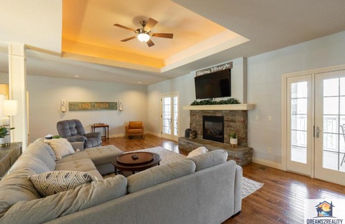 Branson Casa | 4BD WALK-IN Villa - Large Deck - Golf Course - Pool - FREE TICKETS INCLUDED - V120