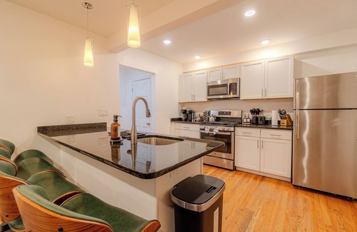 Winter Hill Apartamento | 4BDR/2.5BA APT Near Tufts/7 min-Walk to Subway/Free Parking for 2 cars