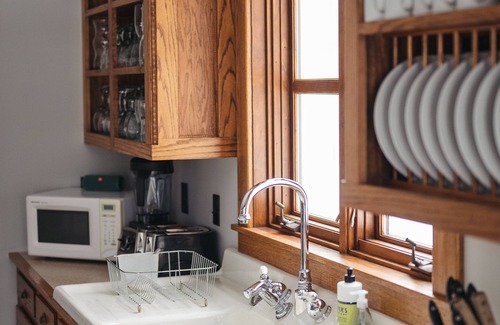 Williamsburg Casa | 4BDR Broomhead Farmhouse Main House