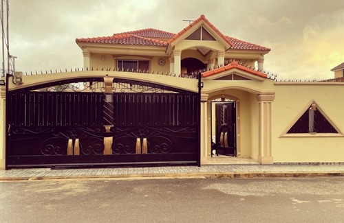 Prado Oriental Villa | 4BDR-FAMILY-POOL-BILLAR