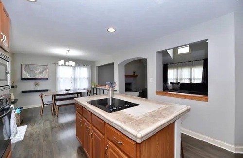 Speedway Casa | 4BDR Luxury in the Shadow of IMS, close to Downtown Indy, Airport