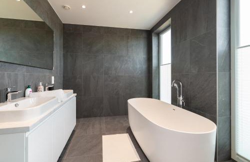 Kadriorg Apartamento | 4bdr Modern and Stylish Apartment near Kadriorg with Free Parking