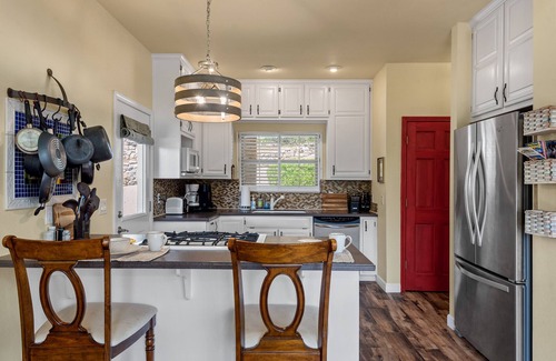 Holiday Island Casa | 4Bdr Secluded! Hot Tub, Pool Table, & Spectacular Views.