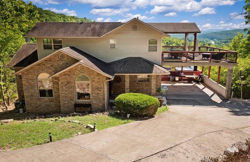 Holiday Island Casa | 4Bdr Secluded! Hot Tub, Pool Table, & Spectacular Views.