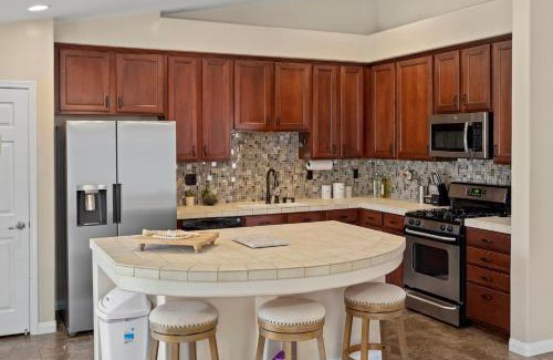 Greenacres Casa | 4bdrm 2bath Modern Getaway KING Bed Sleeps 8
