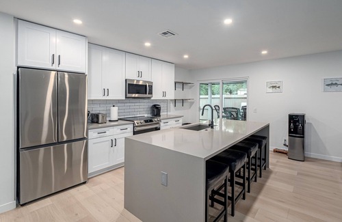 Kingston Casa | 4Bdrm 3ba Pickleball, Pool Table, Nearby Marina!
