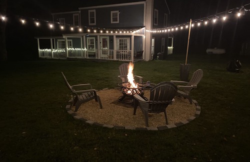 Weston Cabaña | 4bdrm Cottage central to year round fun w/fireplace