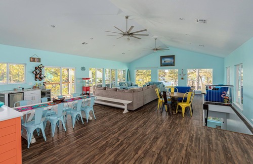Mead Casa | 4Bdrm Insta-worthy Texoma Lake Retreat