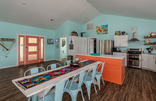 Mead Casa | 4Bdrm Insta-worthy Texoma Lake Retreat