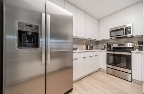 Charlotte Center City Apartamento | 4Bed/2Bath - W/Wi-Fi +Fitness Centre +Truist Field
