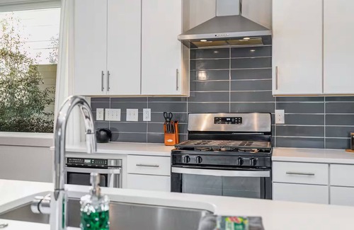 Sugar Creek Casa | 4Bed Uptown Gem – Spacious & Stylish!