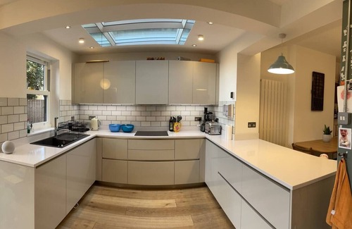 Walthamstow Casa | 4Bedroom house With Fireplace and Sauna