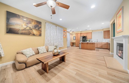 Fullerton Casa | 4bedrooms with 2 living rooms near Disneyland