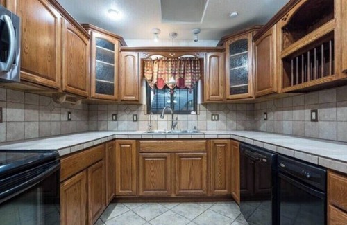 Las Cruces Casa | 4BR/2.5BA w/ Fully operational Hot tub - Near NMSU