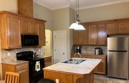 Shenandoah Casa | !4BR 2.5BTH!by Hospitals & LSU!NOLA easy drive!