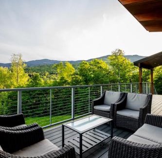Waitsfield Casa | 4BR - 2 Mstr Suites, Hot Tub, Prime Views, Privacy