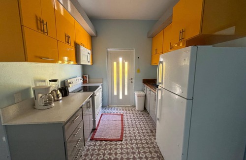 Arecibo Pueblo Apartamento | Centrally-located 4BR-2BA in Arecibo Near Beach UNIT 1
