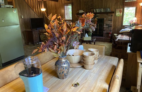 Bushkill Casa | 4br 2ba Chalet in Poconos that sleeps 10