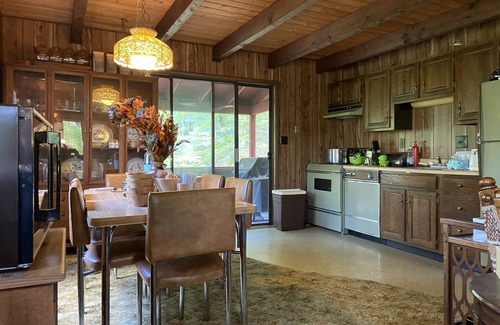 Bushkill Casa | 4br 2ba Chalet in Poconos that sleeps 10