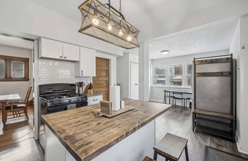 Merriam Park Casa | 4BR/2BA Home in Charming St. Paul - Sleeps 10!
