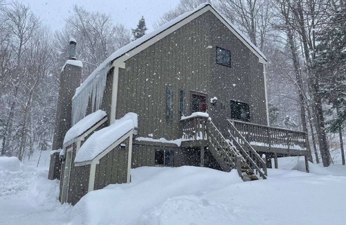 West Dover Chalet De Esquí | Casa Verde de la Montaña - MT SNOW | SHUTTLE GRATIS | CAMINO DE ESQUÍ
