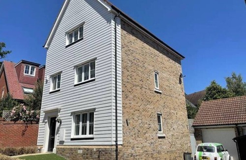 Colchester Casa | 4BR 2BATH Home in Colchester Perfect for Big Group