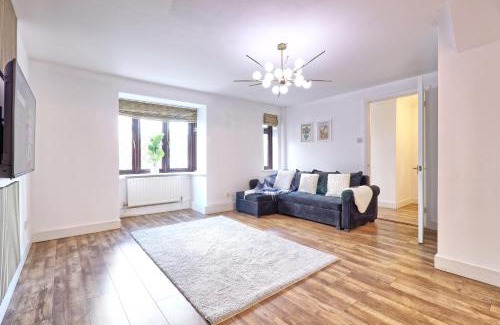 Rivenhall Casa | 4br 2bath House With Free Parking In Rivenhall