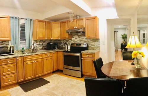 Quincy Apartamento | 4BR 2BATH WOLLASTON BEACH / 15 min a Boston NIZA, NUEVA Y SEGURA, Y UBICACIÓN MUY BIEN