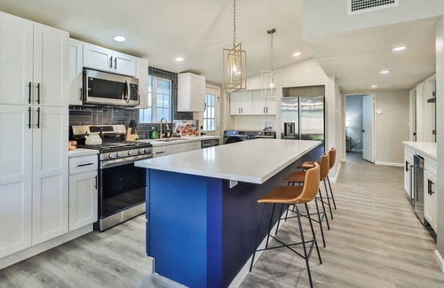 Winnetka Casa | 4BR 2BR All Inclusive Warner Grove for Relocation Fast Wi-Fi, Yard, Parking