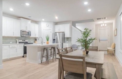 Austin Casa | 4BR/3.5BH Private Pool: 5M Airport, F1 & 2300 Sqft