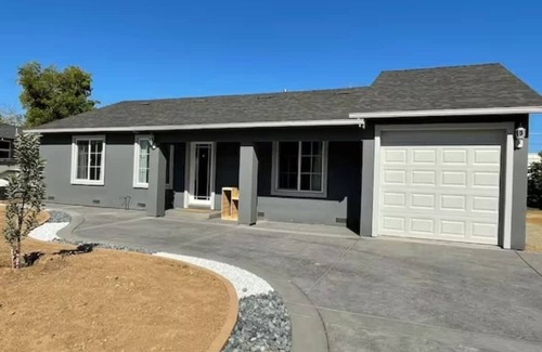 Southeastern Sacramento Casa | 4BR/3BA ART House + Studio near the breweries