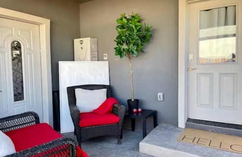 Southeastern Sacramento Casa | 4BR/3BA ART House + Studio near the breweries