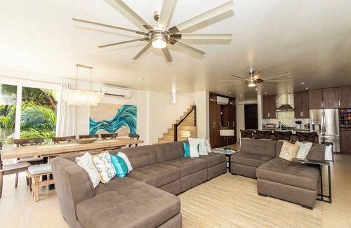 Lawson Rock Casa | 4br 3ba Beach view house in Sandy Bay with pool - Private community