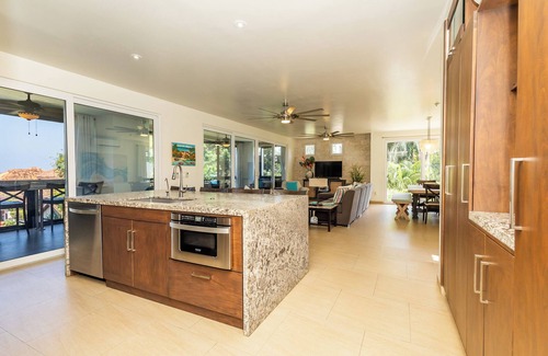 Lawson Rock Casa | 4br 3ba Beach view house in Sandy Bay with pool - Private community