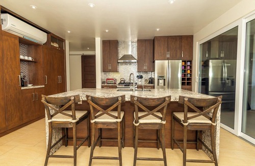 Lawson Rock Casa | 4br 3ba Beach view house in Sandy Bay with pool - Private community