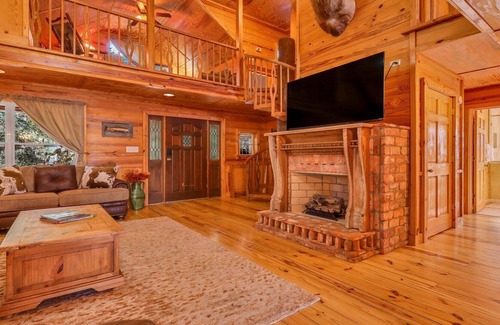 Waynesville Casa | 4BR/3BA Cabin on Satilla River | Sleeps 12 | Adventure Awaits