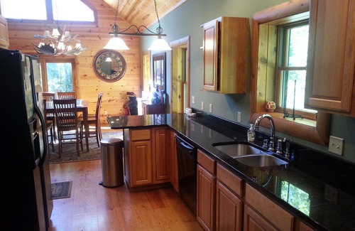 Swanton Cabina | 4BR / 3BA; ¡El parque estatal Deep Creek Lake está a unos pasos!