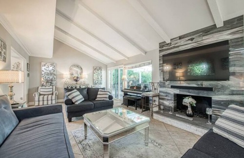 Mission Viejo Casa | 4Br/3Ba Gem in So. Orange County! Enjoy Lake & Pool Access. Your perfect retreat