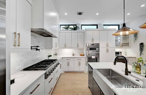 Holly Casa | 4BR/3BA Home w/ Plunge Pool & Patio ✦ Parking & Tesla Charger ✦ Walk to Downtown
