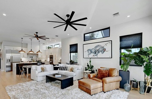 Holly Casa | 4BR/3BA Home w/ Plunge Pool & Patio ✦ Parking & Tesla Charger ✦ Walk to Downtown