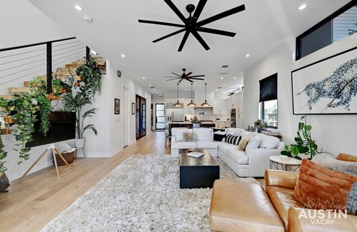 Holly Casa | 4BR/3BA Home w/ Plunge Pool & Patio ✦ Parking & Tesla Charger ✦ Walk to Downtown