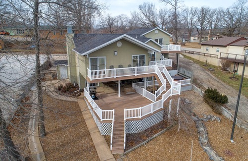 Osage Beach Casa | La Casa Paradise Beautiful 4 BR / 3 BA 2 Slip dock con Yacht Slip.