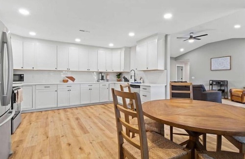 Rogers Casa | 4BR/3BA Rogers Home -3 mi to AMP
