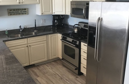 North Wildwood Condominio | Cuatro dormitorios / 3 baños condominio de dos niveles para 10 personas cómodamente